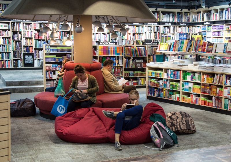 vitrine-CONTES-min_books_bookstore_book_reader_readers_reading_shop_sale_books-849006